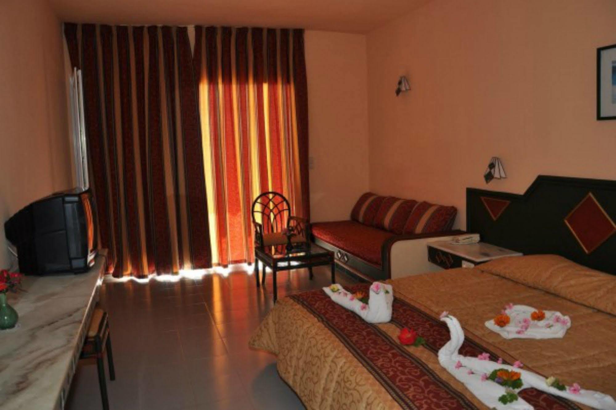 Byblos Hotel Al-Hammamat Bagian luar foto